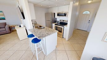 SPC 2013 is a Pet Friendly Upstairs 1 BR with Seasonal Beach Setup by 