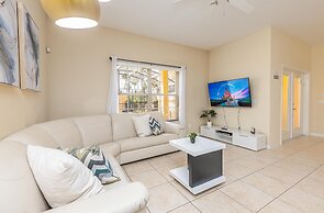 Stunning Townhome With Private Pool Close to Disney by Redawning