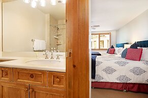 Beaver Creek 326 Kiva Condo easy access to Ski in/Ski Out by RedAwning