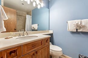 Beaver Creek 326 Kiva Condo easy access to Ski in/Ski Out by RedAwning