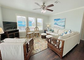 Gulfview 2 Bedroom Home by RedAwning