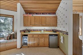 8 Crag Home with Private Indoor Hot Tub, Bike is Provided for Outdoor 