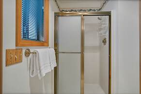 8 Crag Home with Private Indoor Hot Tub, Bike is Provided for Outdoor 