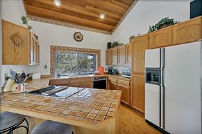 8 Crag Home with Private Indoor Hot Tub, Bike is Provided for Outdoor 