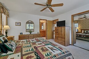 8 Crag Home with Private Indoor Hot Tub, Bike is Provided for Outdoor 