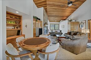 8 Crag Home with Private Indoor Hot Tub, Bike is Provided for Outdoor 