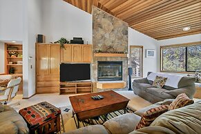 8 Crag Home with Private Indoor Hot Tub, Bike is Provided for Outdoor 