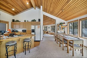 8 Crag Home with Private Indoor Hot Tub, Bike is Provided for Outdoor 