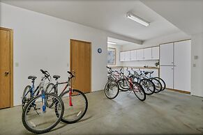 8 Crag Home with Private Indoor Hot Tub, Bike is Provided for Outdoor 
