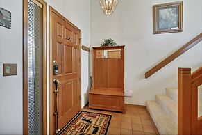 8 Crag Home with Private Indoor Hot Tub, Bike is Provided for Outdoor 