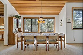 8 Crag Home with Private Indoor Hot Tub, Bike is Provided for Outdoor 