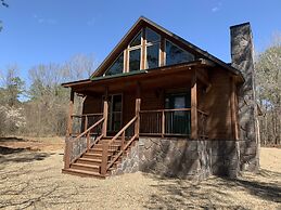 Standing Bear Studio Cabin With Hot Tub on the Deck by Redawning