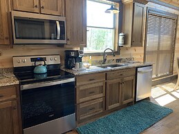 Standing Bear Studio Cabin With Hot Tub on the Deck by Redawning