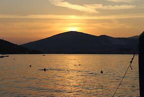 D - Large apt With big Terrace, Next to the Beach