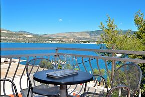 D - Large apt With big Terrace, Next to the Beach