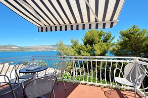 D - Large apt With big Terrace, Next to the Beach