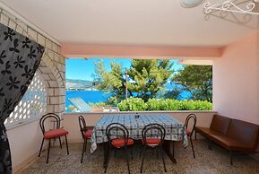 A - Large apt With big Terrace, Next to the Beach