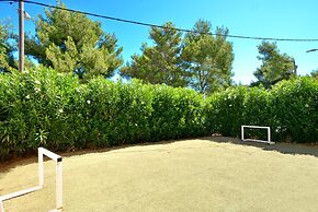 A - Large apt With big Terrace, Next to the Beach