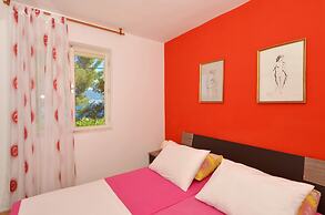 A - Large apt With big Terrace, Next to the Beach