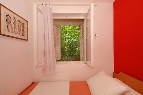 A - Large apt With big Terrace, Next to the Beach