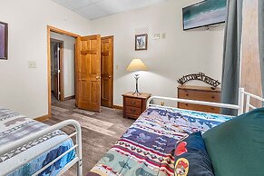 Hey Diddle Diddle 3 Bedroom Cabin by RedAwning