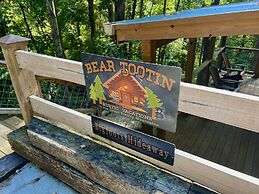 Bigfoots Hideaway 1 Bedroom Cabin by RedAwning