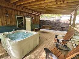 Bigfoots Hideaway 1 Bedroom Cabin by RedAwning