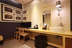 Busan Deokcheon Den Basta Hotel