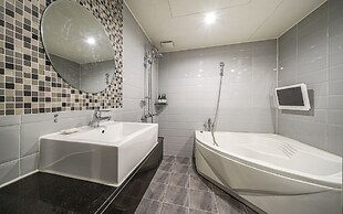 Busan Deokcheon Den Basta Hotel