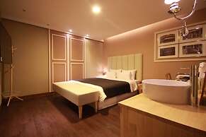 Busan Deokcheon Den Basta Hotel