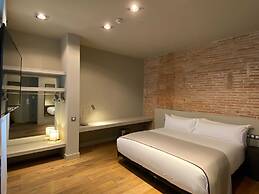 Uma Suites Pau Claris