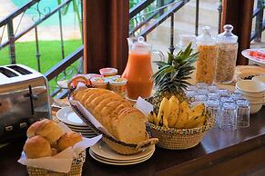 Moyoni Airport Lodge