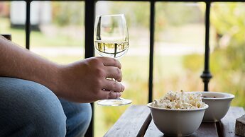 Moyoni Airport Lodge