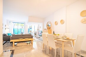 Marbella Pool House Gf44 On Sea Shore