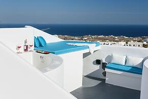 The Luna Cavern 2 with Hot Tub White