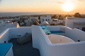 The Luna Cavern 2 with Hot Tub White