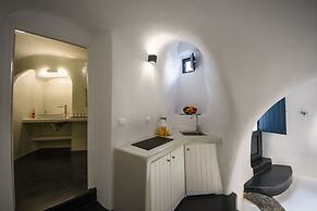 The Luna Cavern 2 with Hot Tub White