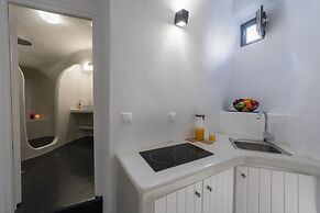 The Luna Cavern 2 with Hot Tub White