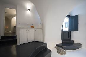 The Luna Cavern 2 with Hot Tub White