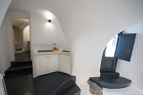 The Luna Cavern 2 with Hot Tub White