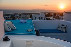 The Luna Cavern 2 with Hot Tub White