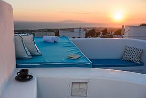 The Luna Cavern 2 with Hot Tub White