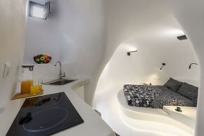 The Luna Cavern 2 with Hot Tub White