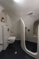 The Luna Cavern 2 with Hot Tub White