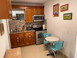 Rim Canal 'yellow House' With Canal Views & Boat Dock 1 Bedroom Cottag