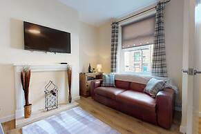 Stayzo Stylish House Accommodation in Westminster