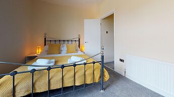 Stayzo Stylish House Accommodation in Westminster