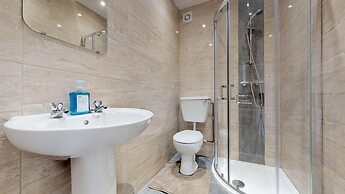 Stayzo Stylish House Accommodation in Westminster