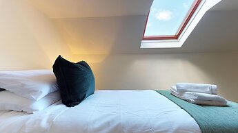 Stayzo Stylish House Accommodation in Westminster