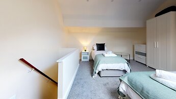 Stayzo Stylish House Accommodation in Westminster